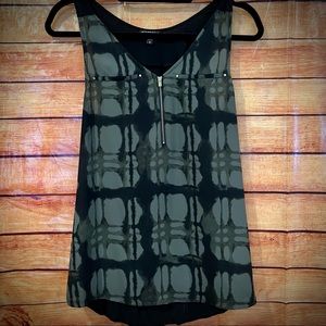 Express zip up tank top - Medium (green and black)